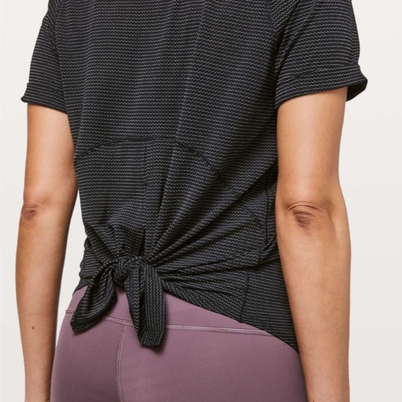 Lululemon / Open Up Tie Back Tee / US 2 - Picture 5 of 6